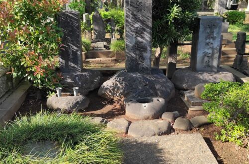 Tumba de Lafcadio Hearn, bajo su nombre de naturalización, Yakumo Koizumi. Cementerio de Zoshigaya. © Juan Luis Perelló 2023